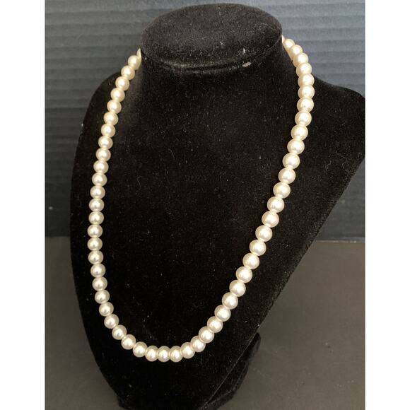 Vintage Costume Jewelry Faux Pearl Necklace 19" with Clasp Nice Quality - Picture 1 of 8